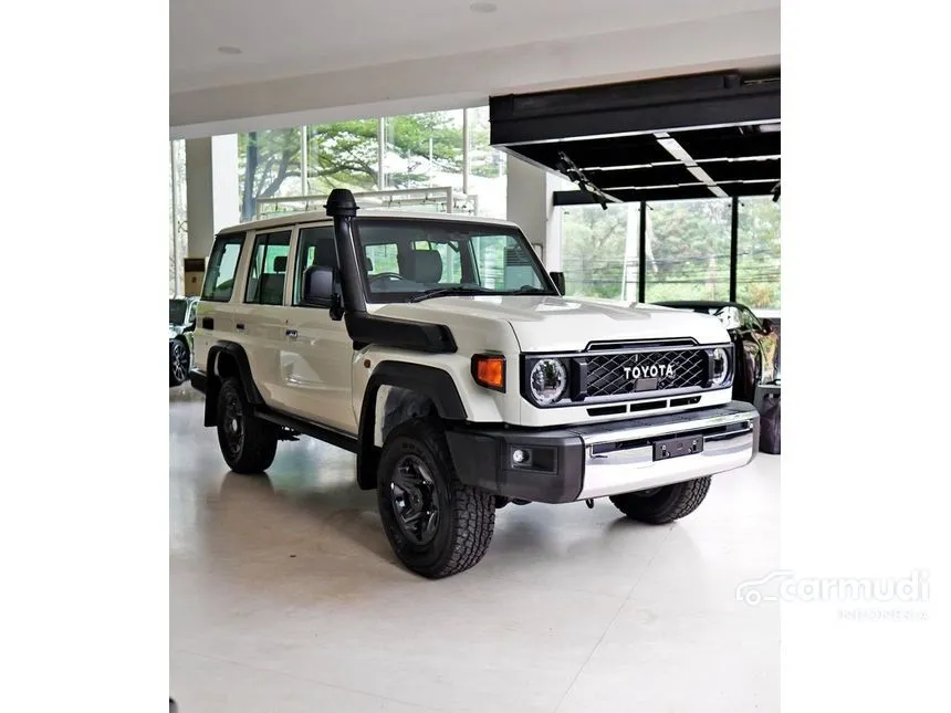 Jual Mobil Toyota Land Cruiser 2024 70 GXL 2.8 di DKI Jakarta Automatic SUV Putih Rp 2.300.000.000