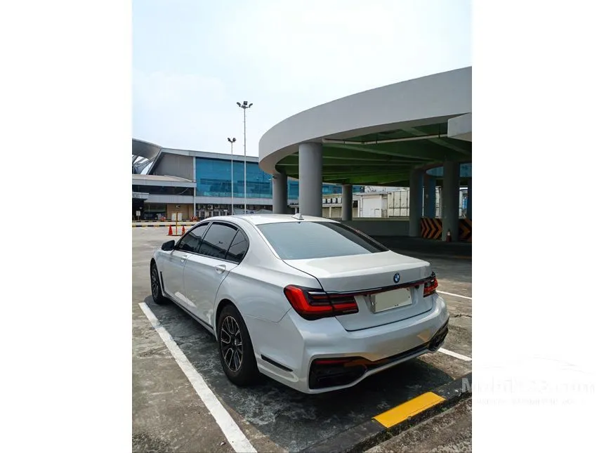 2010 BMW 730Li Comfort Sedan