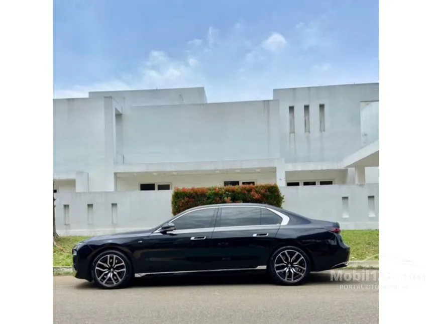 2023 BMW 735i M Sport Sedan