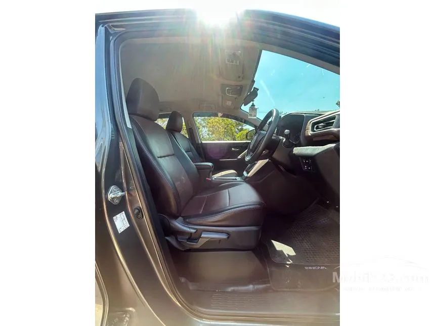 2023 Toyota Kijang Innova Zenix V (Premium Color) MPV