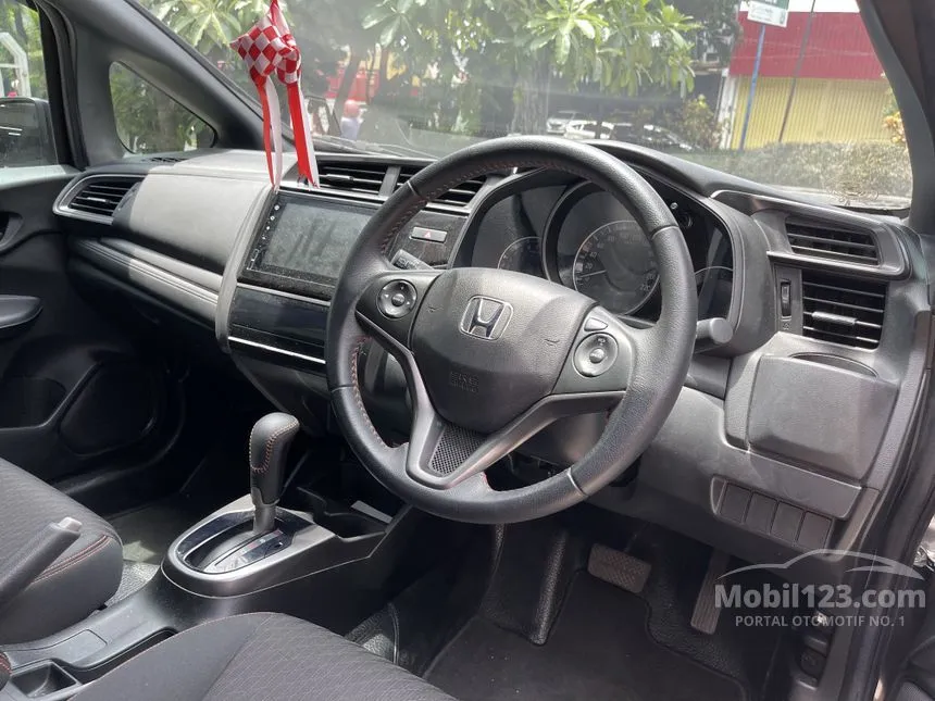 Jual Mobil Honda Jazz 2019 RS 1.5 di Jawa Timur Automatic Hatchback Abu ...