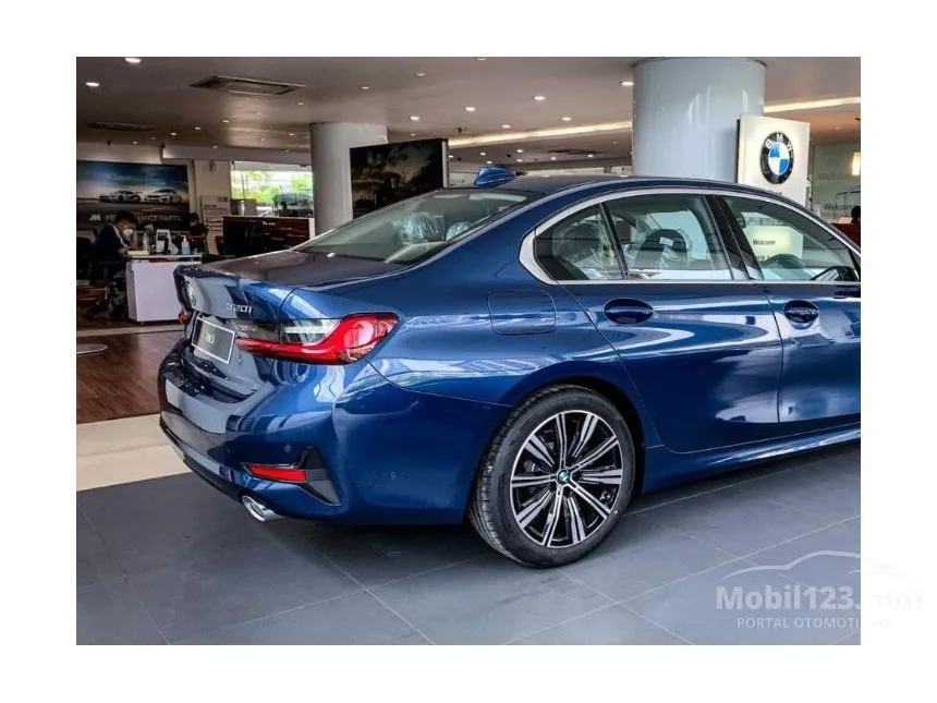 Jual Mobil BMW 320i 2022 Sport 2.0 di DKI Jakarta Automatic Sedan Biru ...