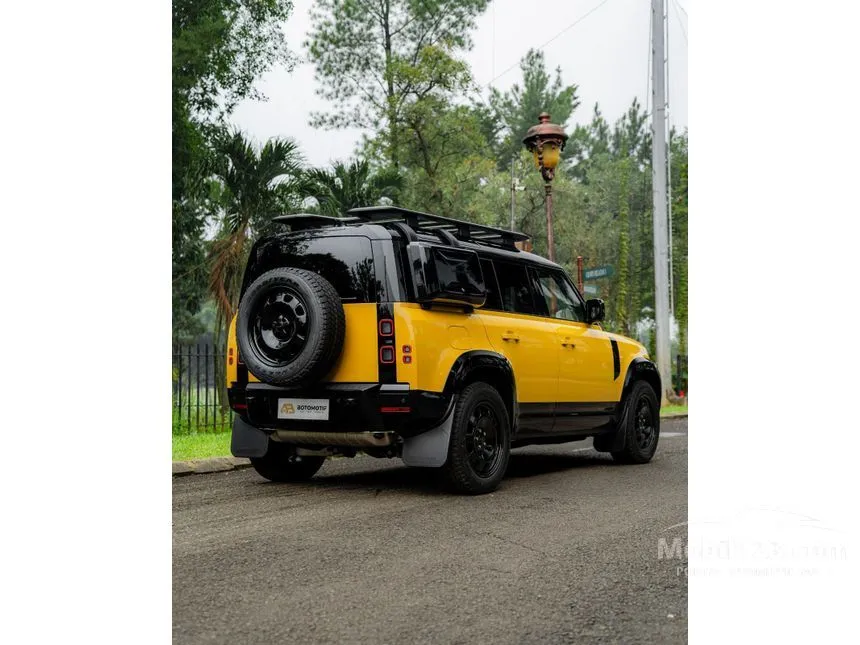 2026 Land Rover Defender 110 Trophy Edition P300e SUV