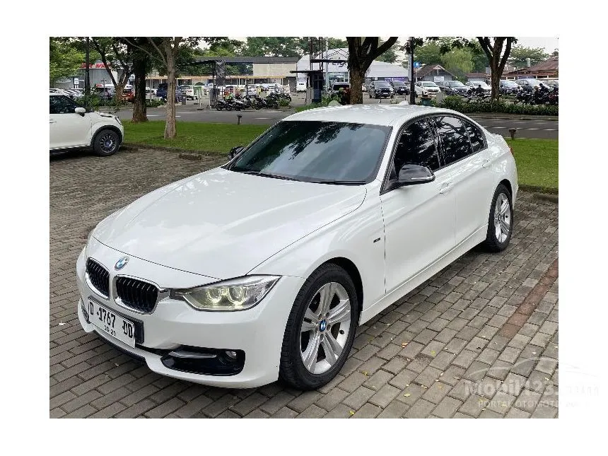 Jual Mobil BMW 320i 2016 Sport 2.0 di Jawa Barat Automatic Sedan Putih Rp 280.000.000