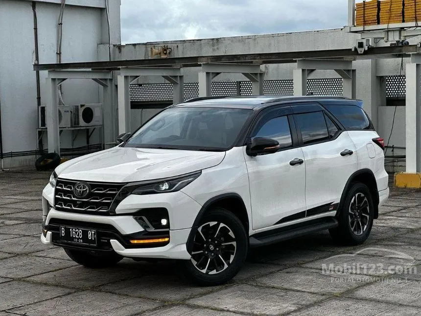 Jual Mobil Toyota Fortuner 2021 VRZ GR SPORT 4X2 2.4 di DKI Jakarta Automatic SUV Putih Rp 459.000.000
