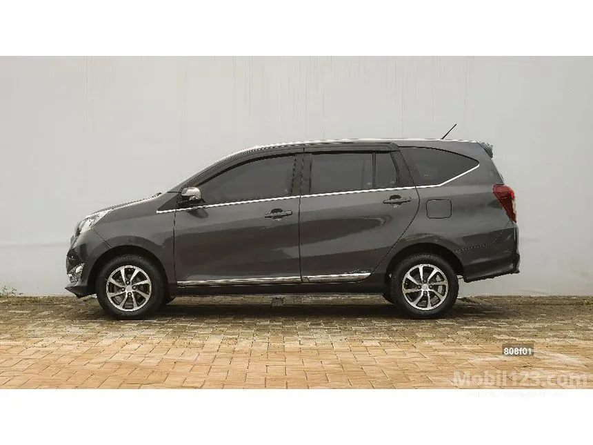 2018 Daihatsu Sigra R Deluxe MPV