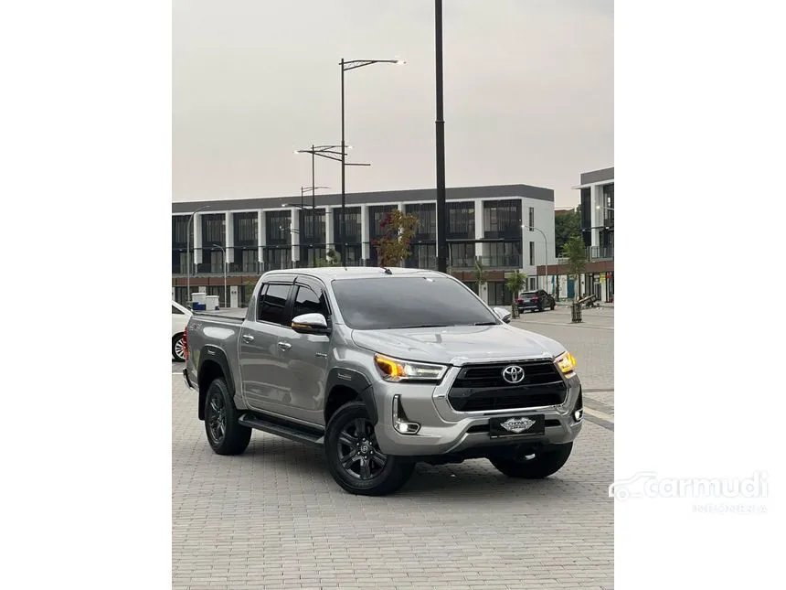 Jual Mobil Toyota Hilux 2023 V Double Cab 4X4 2.4 di Banten Automatic Pickup Silver Rp 458.000.000