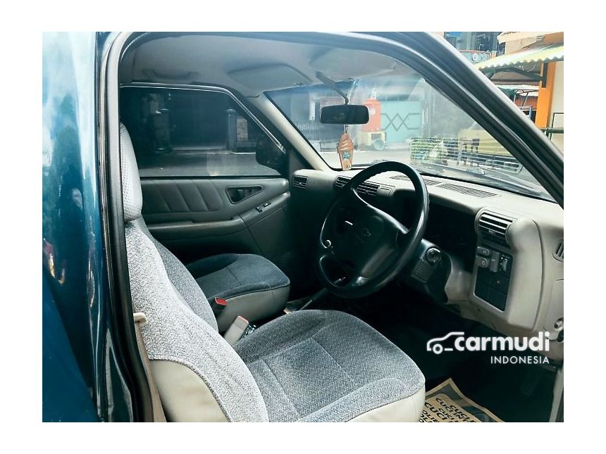 2004 chevrolet blazer interior