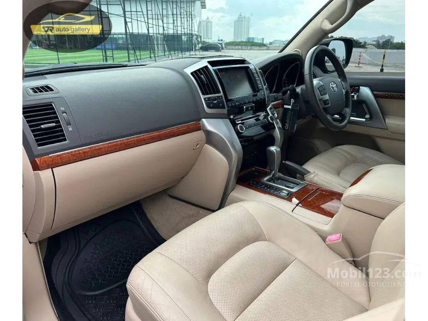 2013 Toyota Land Cruiser 200 Full spec SUV