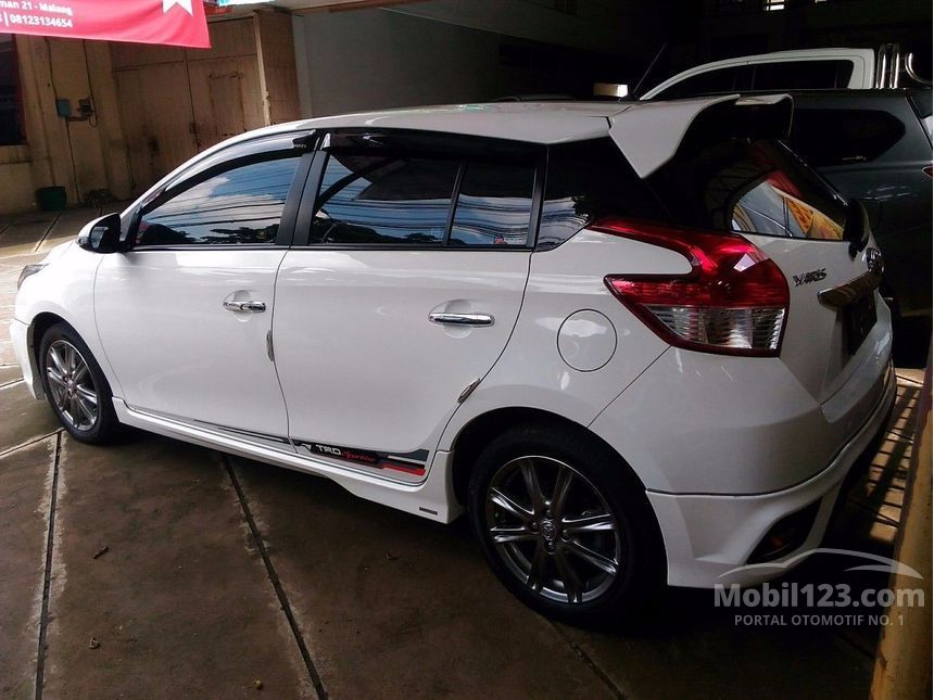 Harga Mobil Yaris Putih