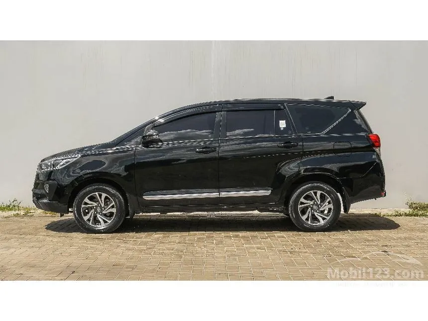2022 Toyota Kijang Innova V MPV