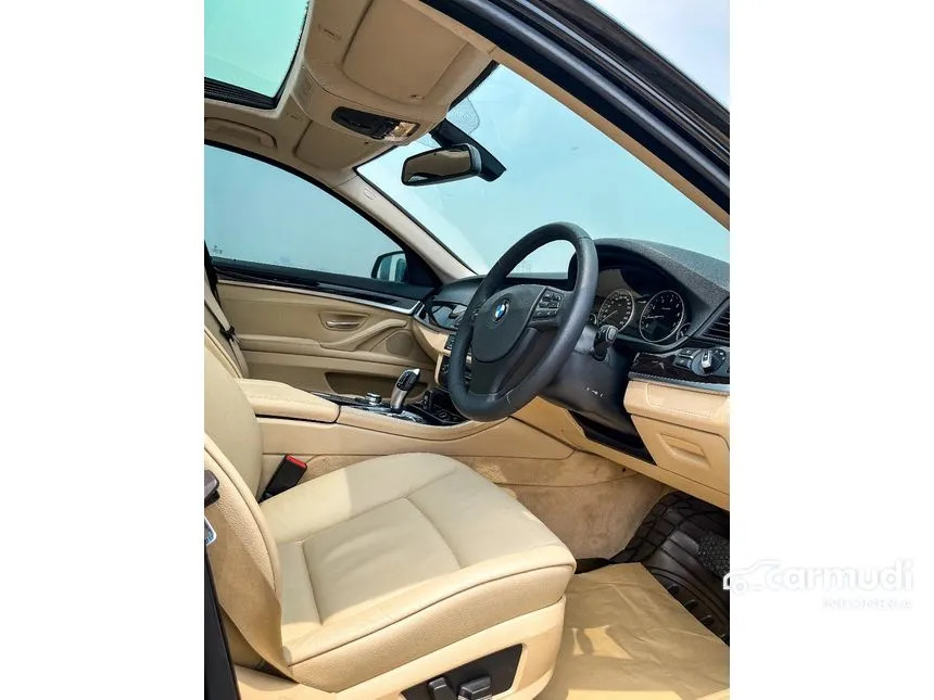 2012 BMW 520i Luxury Sedan