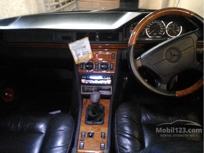 1994 Mercedes-Benz E320 3.2 Manual Sedan