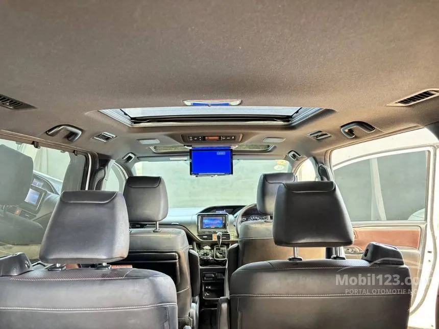 Jual Mobil Toyota Voxy 2018 2.0 di Jawa Barat Automatic MPV Putih Rp 305.000.000