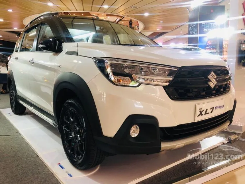Jual Mobil Suzuki XL7 2025 Alpha Hybrid (Two Tone) 1.5 di DKI Jakarta Automatic SUV Putih Rp 233.700.000
