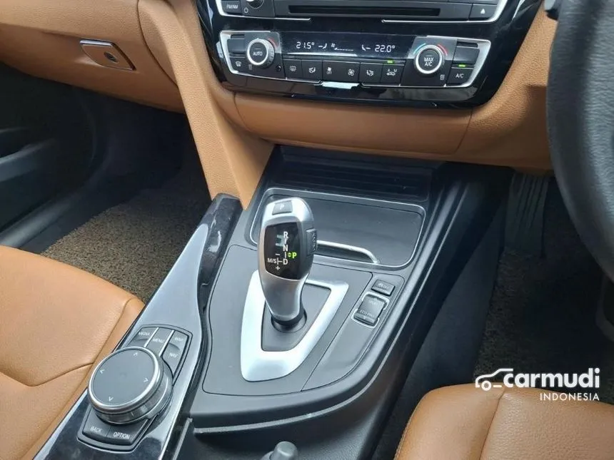 2018 BMW 320i Luxury Sedan