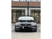 2018 BMW 530i 2.0 Luxury Sedan Black on Black (Faktur 2019) Odo 32 Rb (TERMURAH)
