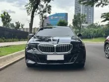 2024 BMW 520i 2.0 M Sport Sedan Langsung Nama, Belum Ada STNK, Seperti Mobil BARU , Kondisi Istimewa luar Biasa