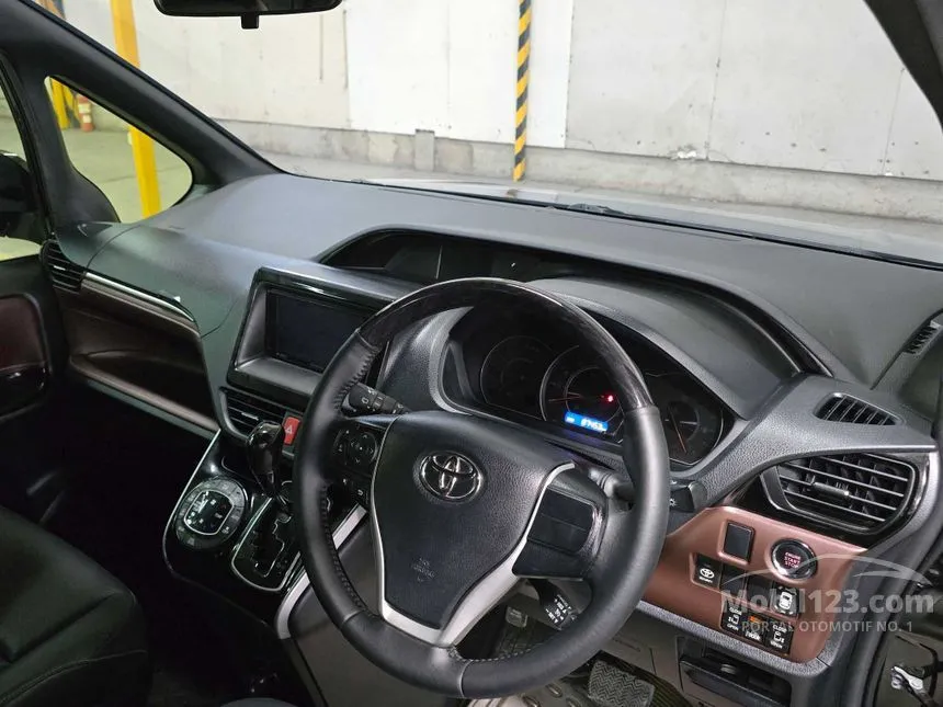 2020 Toyota Voxy MPV
