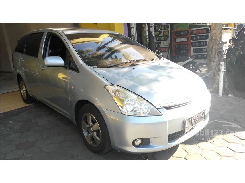 Jual Mobil Toyota Wish 2004  ZNE10 1 8 di Jawa Timur 