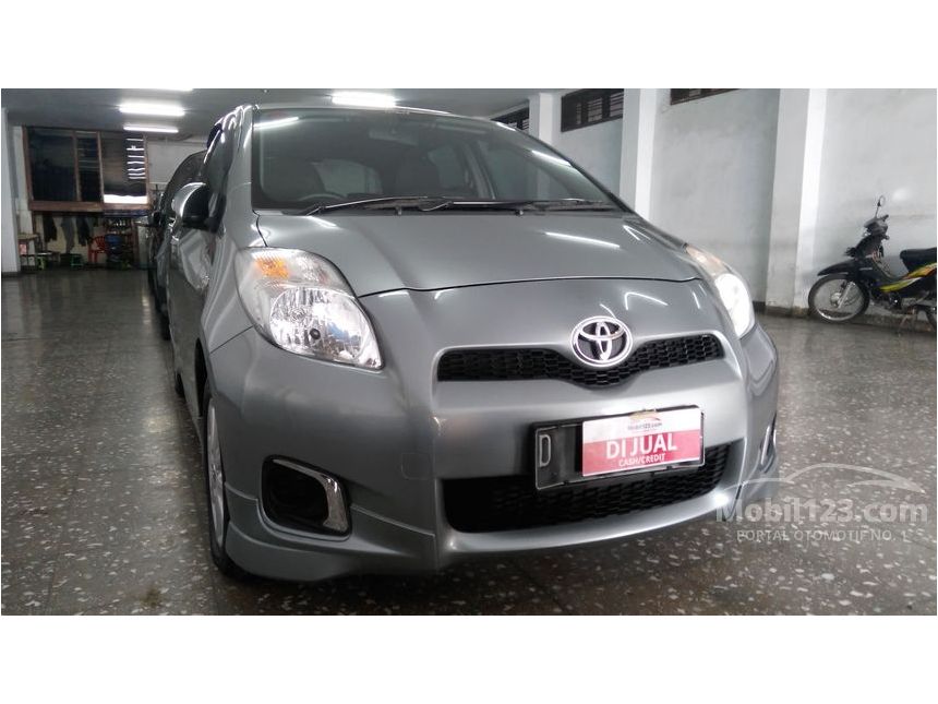 motor cicilan ringan kredit 2012 Toyota Jawa Mobil Automatic Barat Yaris E 1.5 di Jual