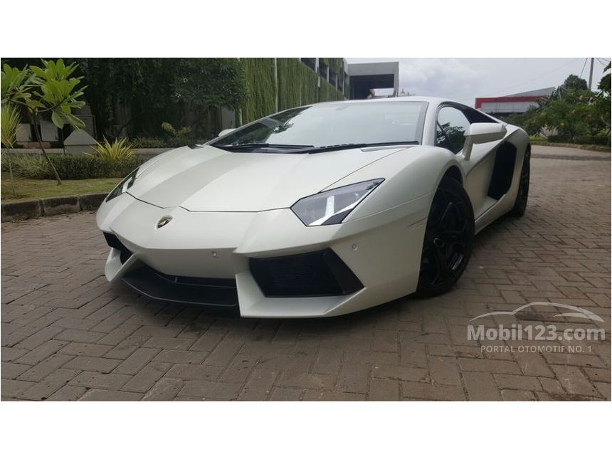 Gambar Mobil Lamborghini Warna Putih - Galeri Mobil