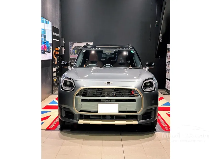 Jual Mobil MINI Countryman 2024 S ALL4 Favoured Trim 2.0 di Jawa Barat Automatic SUV Abu