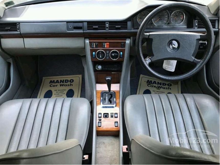 1990 Mercedes-Benz 230E Sedan