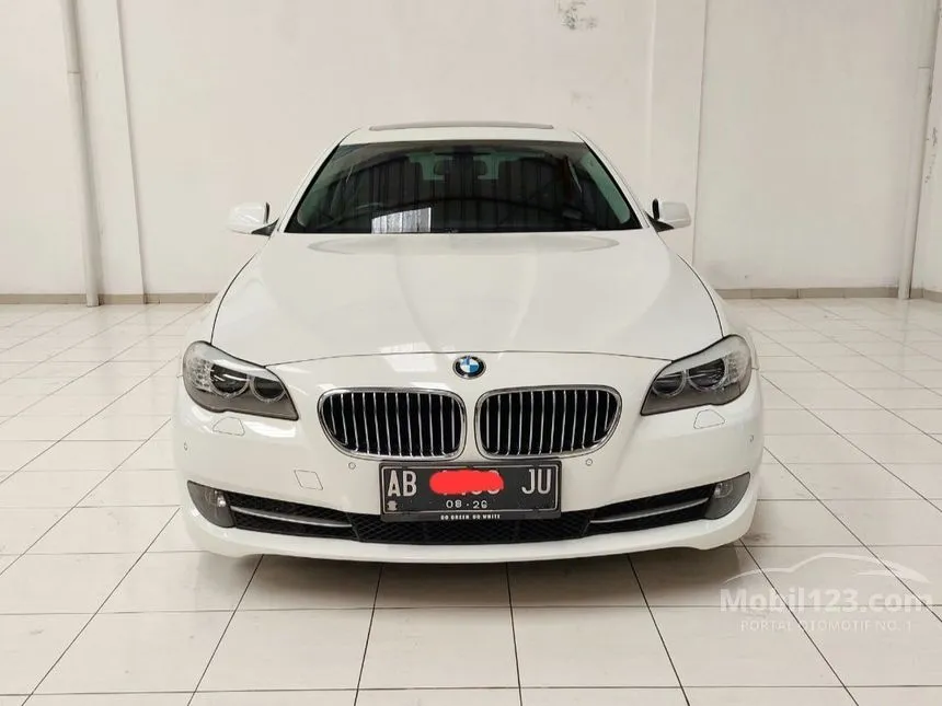 Jual Mobil BMW 520i 2012 Luxury 2.0 di Yogyakarta Automatic Sedan Putih Rp 295.000.000