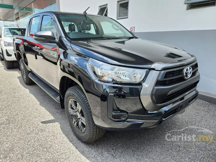 2024 Toyota Hilux E Dual Cab Pickup Truck