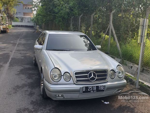 Mobil bekas dijual di Surabaya Jawa-timur Indonesia 
