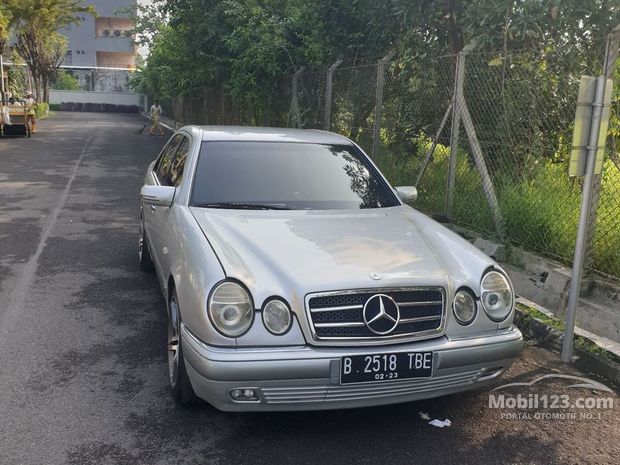 Mobil bekas dijual di Surabaya Jawa-timur Indonesia Mobil bekas dijual di Surabaya Jawa-timur Indonesia