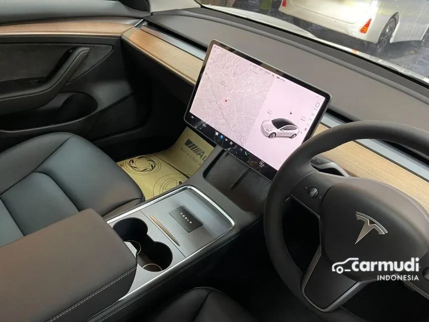 2022 Tesla Model 3 Standard Range Plus Sedan