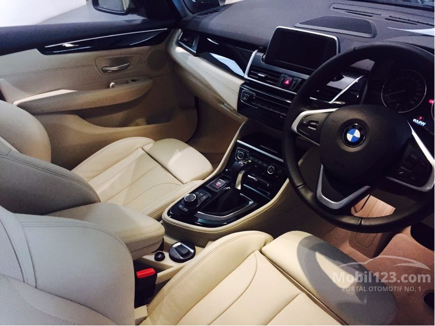 2015 BMW 218i Luxury SUV