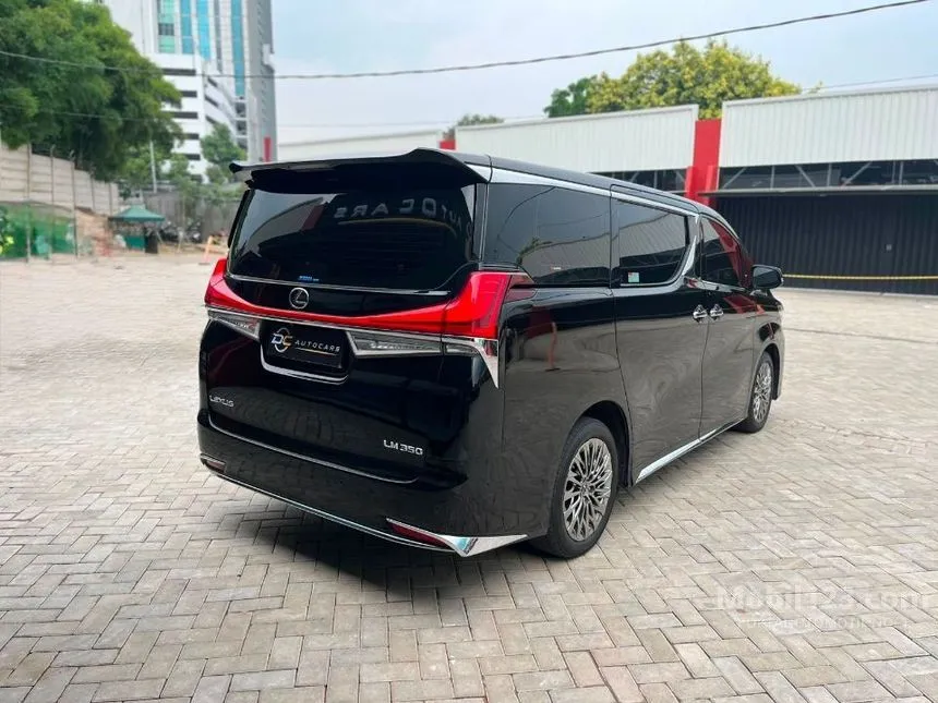 2021 Lexus LM 350 4 Seater MPV