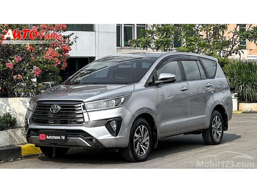 Jual Mobil Toyota Kijang Innova 2021 V 2.4 di DKI Jakarta Automatic MPV Silver Rp 375.000.000