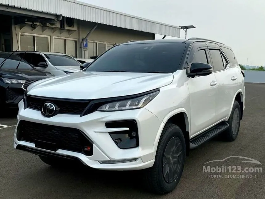 Jual Mobil Toyota Fortuner 2024 GR Sport TSS 2.8 di Sumatera Barat Automatic SUV Putih Rp 553.000.000
