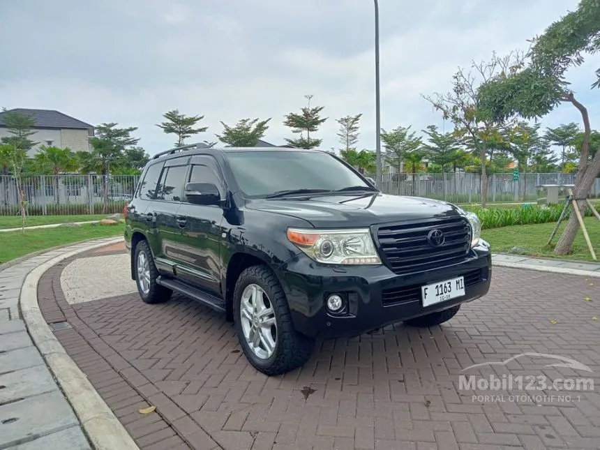 Jual Mobil Toyota Land Cruiser 2011 200 Standard spec 4.5 di DKI Jakarta Automatic SUV Hitam Rp 825.000.000