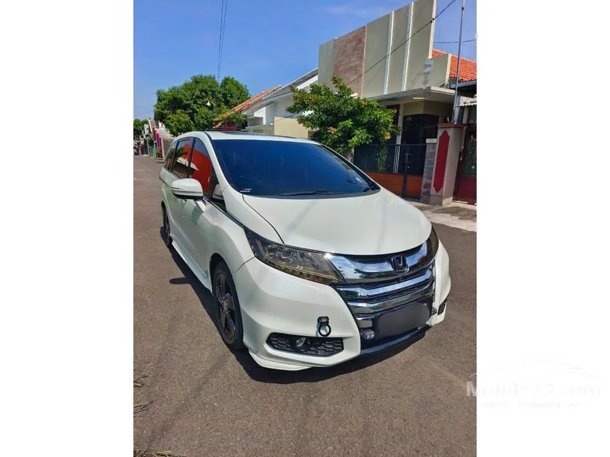Jual Mobil Honda Odyssey 2015 2.4 2.4 di Jawa Timur Automatic MPV Putih Rp 285.000.000
