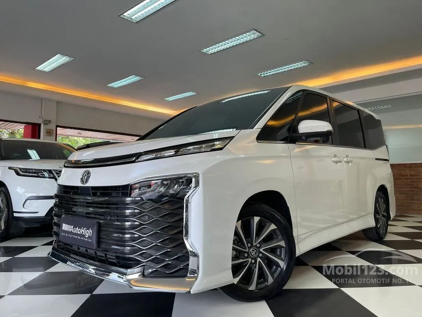 Jual Mobil Toyota Voxy 2023 2.0 di DKI Jakarta Automatic Van Wagon Putih Rp 550.000.000