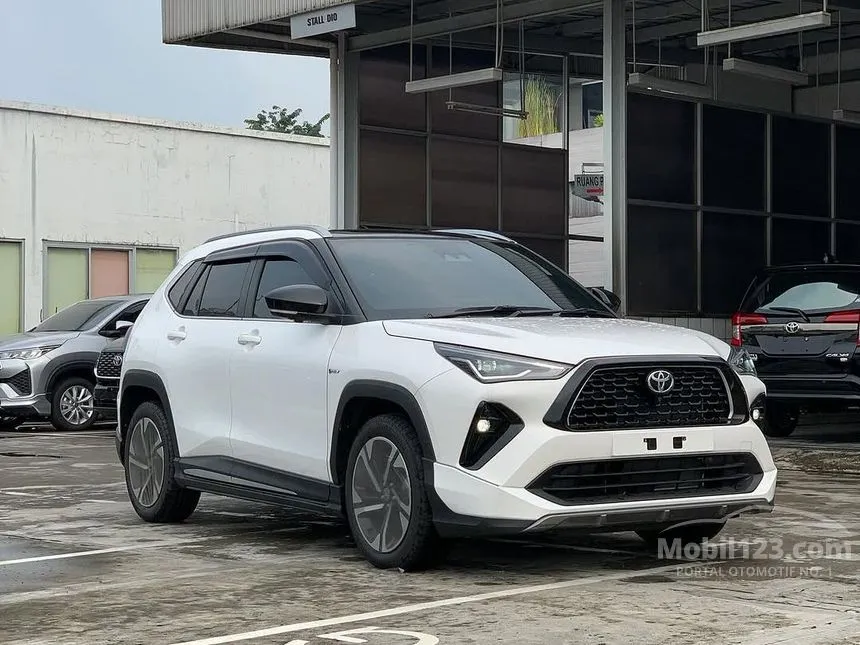 Jual Mobil Toyota Yaris Cross 2025 S HV with GR Parts Aero Pkg(Prem Clr) 1.5 di Jawa Timur Automatic SUV Putih Rp 320.000.000