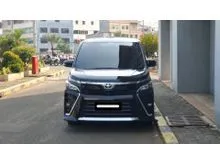2020 Toyota Voxy 2.0 MPV hitam sunroof km 58 ribuan
