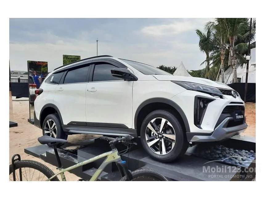 Jual Mobil Daihatsu Terios 2024 R Custom 1.5 di DKI Jakarta Automatic SUV Putih Rp 300.000.000