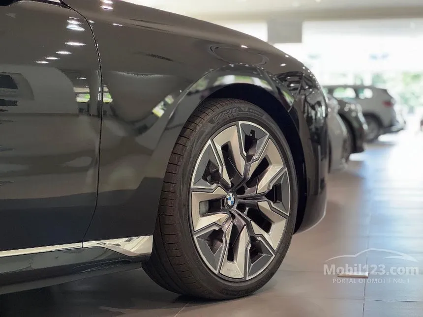2025 BMW i7 xDrive60 Gran Lusso Sedan
