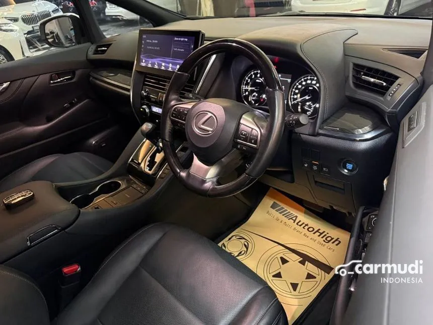 2022 Lexus LM 350 7 Seater MPV