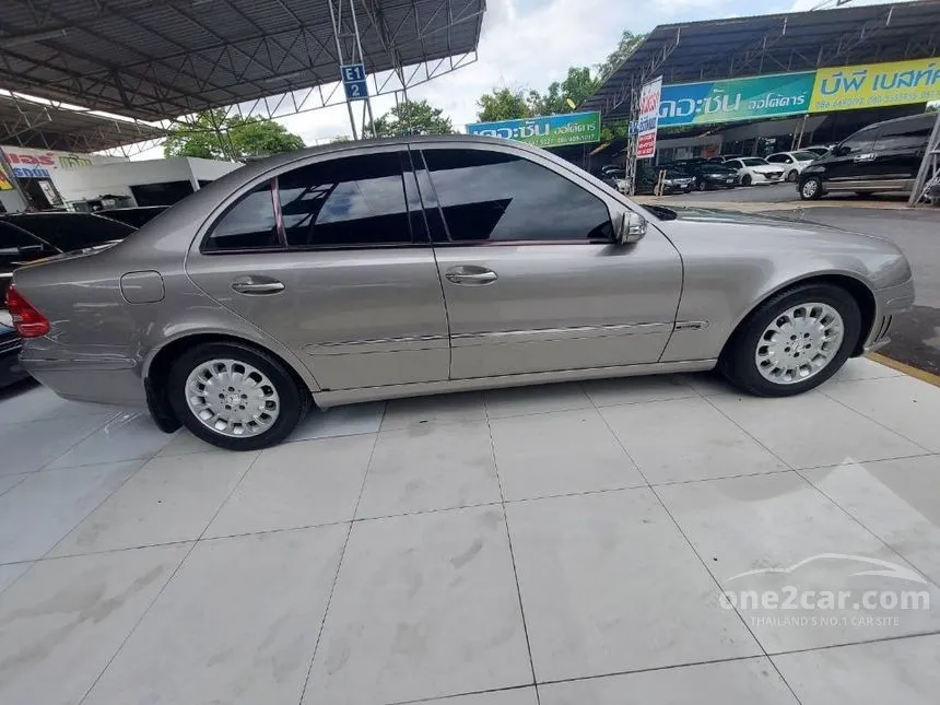 2004 Mercedes-Benz E200 Kompressor Avantgarde Sedan