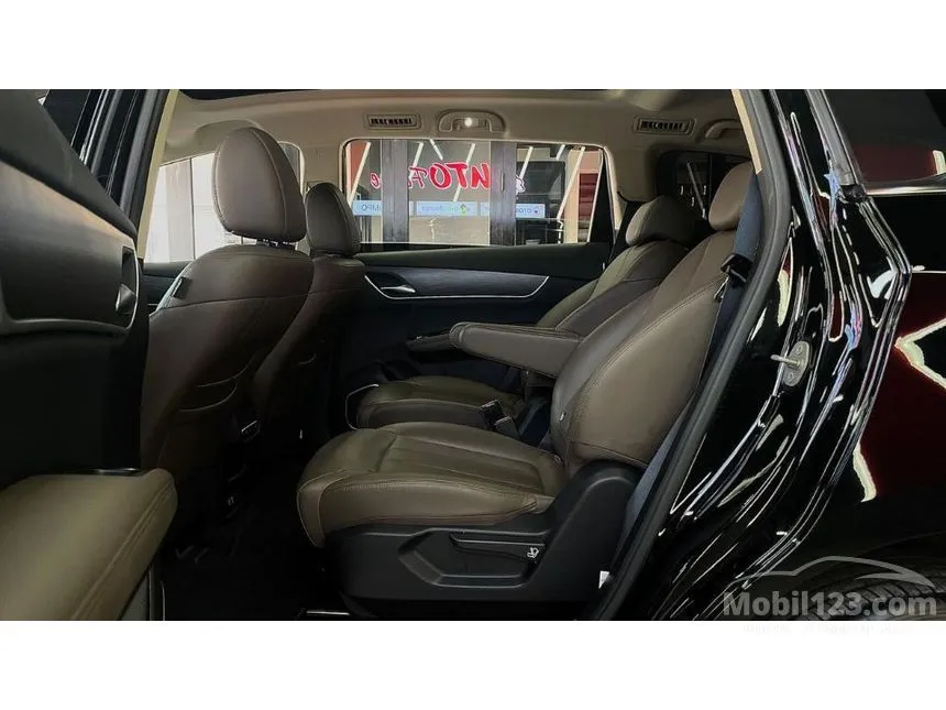 2024 BYD M6 Superior Captain 6 Seater MPV