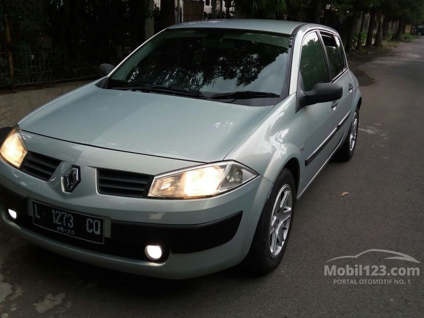  Jual  Mobil Renault  Megane  2004 II 1 6 di Jawa Timur Manual 