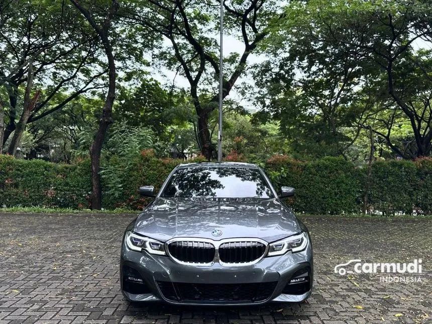 Jual Mobil BMW 330i 2020 M Sport 2.0 di Banten Automatic Sedan Abu