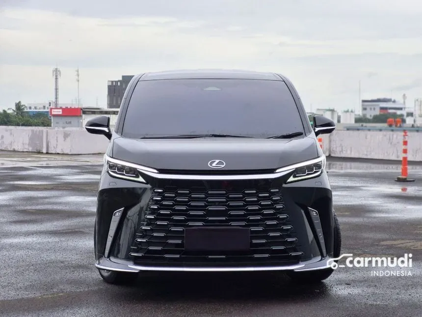 2023 Lexus LM 350h 4 Seater MPV